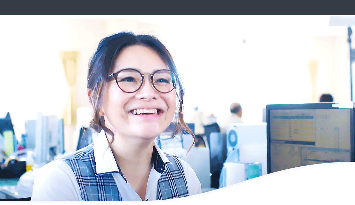 笑顔で応答する堀内電機製作所の社員